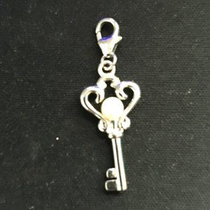 QG 925 Sterling  Key Genuine Pearl Bracelet Necklace Charm